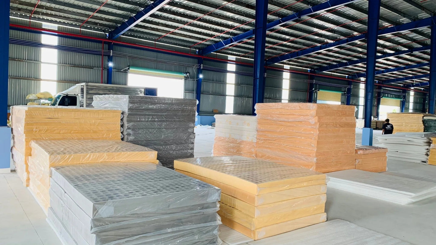 King Size Skin-Friendly Eco Friendly Massage Hybrid Natural Latex With Memory Foam Mattress Elastic Hotels Factory in VietNam