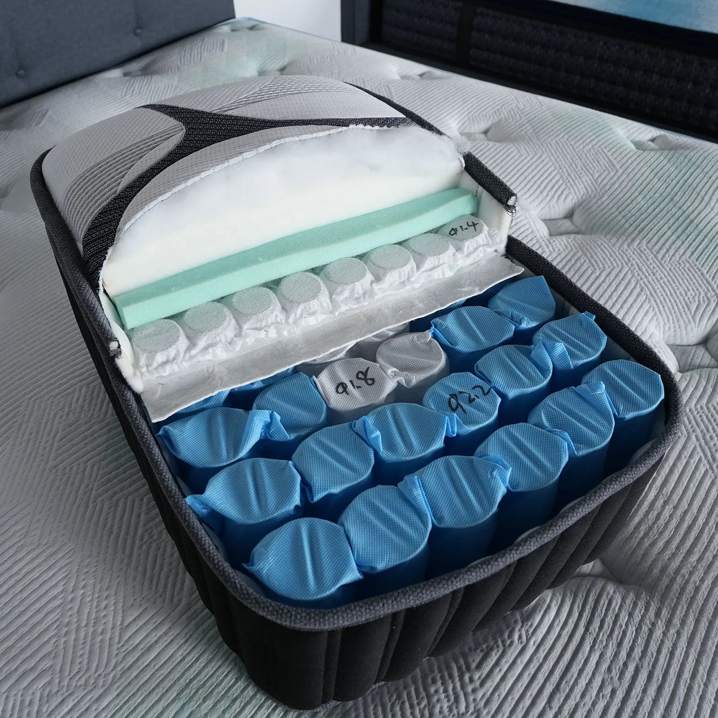 2024 Popular Spring Contour Wave Orthopedic Mattresses Memory Foam Latex Mattress With Removable Cover