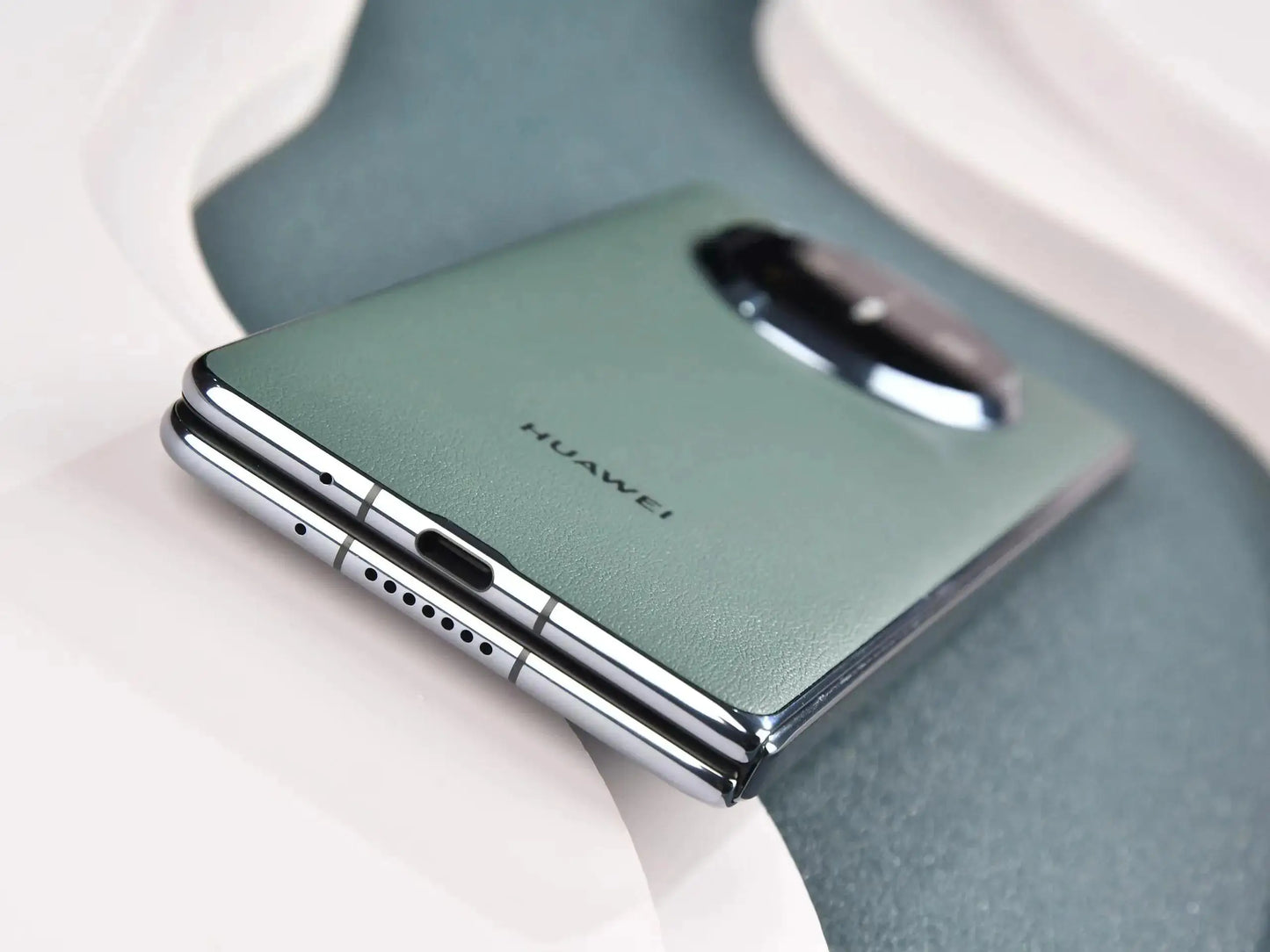 Original Huawei Mate X5 Folded Screen 5G Foldable Phone 7.85 Inches Kunlun Glass Screen HarmonyOS 4.0 Kirin 9000S NFC Smartphone